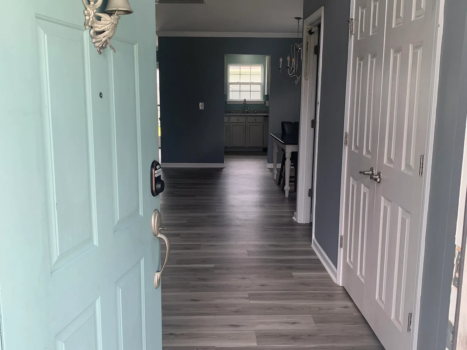 4 bed, 2.5 bath, 2037 sqft, $2,350 — Photo 3