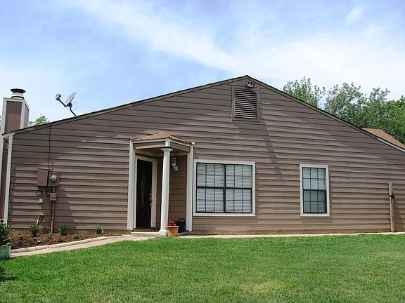 4th image of 9846 Valley Villa