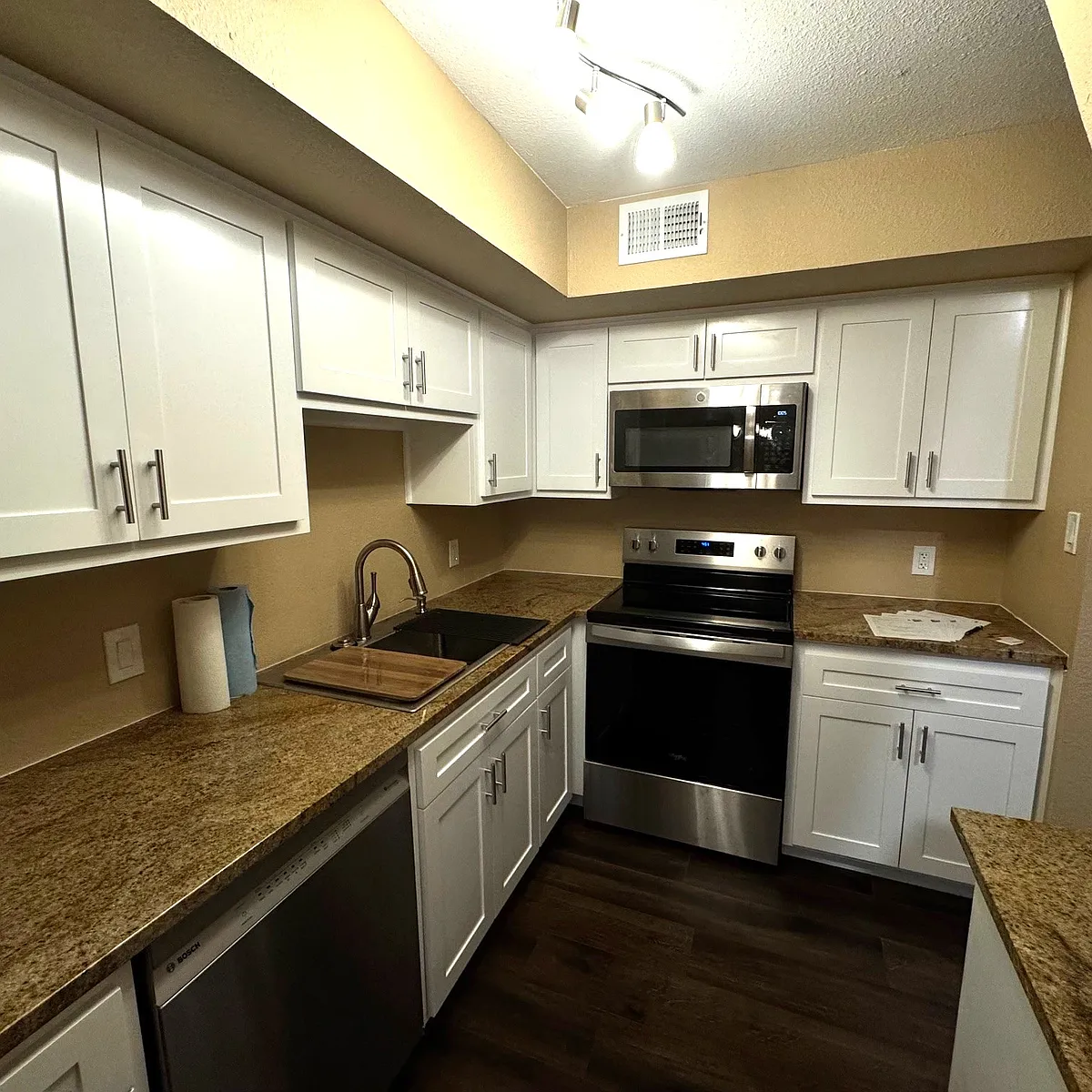 Building Photo - 2314 Bamboo Dr #I105