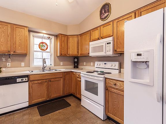 3rd image of 4836 Autumn Ln NW