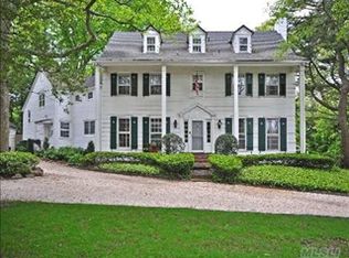 275 Barrett Rd, Lawrence, NY 11559