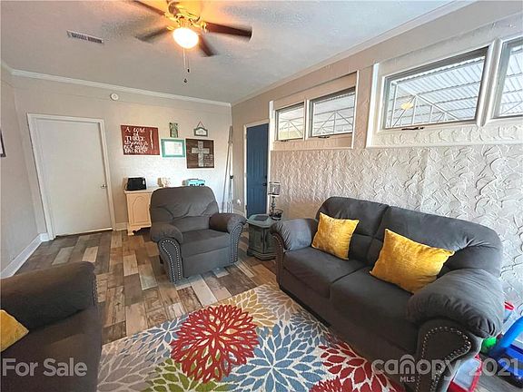 3rd image of 2703 Fairwood Dr