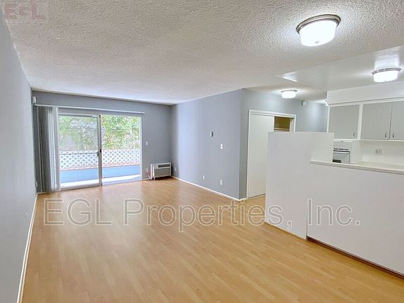 3rd image of 7225 Hollywood Blvd #E109