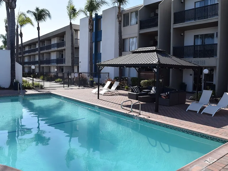 Azul Apartments