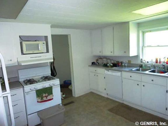 4th image of 212 Washington St