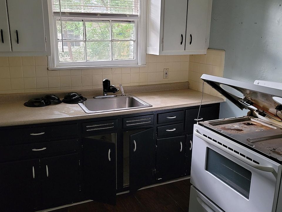 1st image of 3523 Plum St