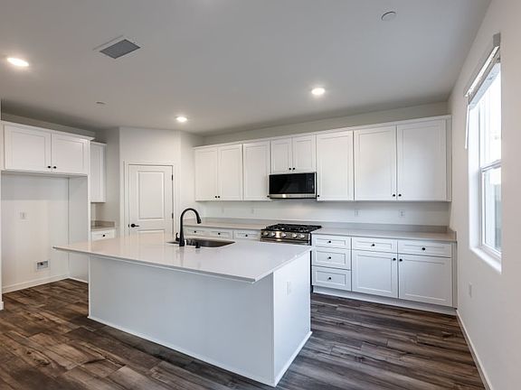 3rd image of 4036 N Rosalia Ave