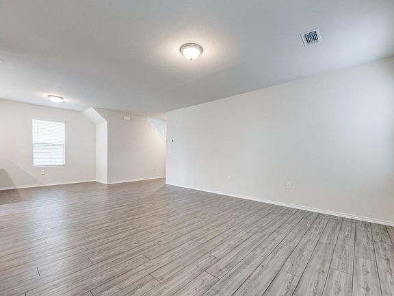 5th image of 408 Glenwick Ln