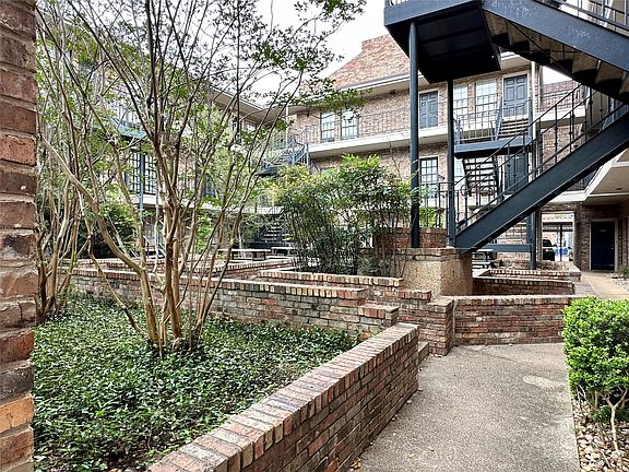 4th image of 2801 Rio Grande St APT 203