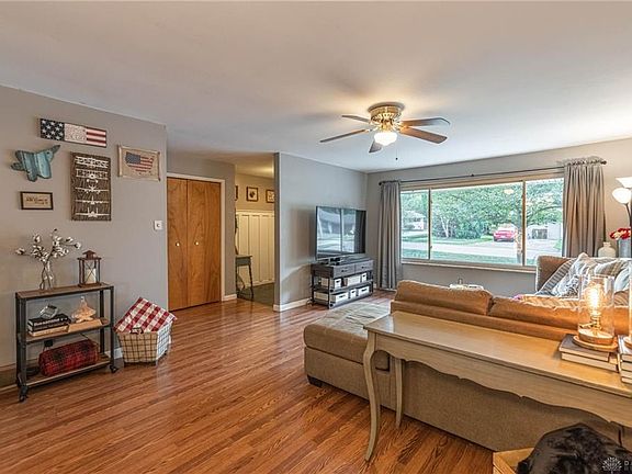 3rd image of 4408 Fernbrook St