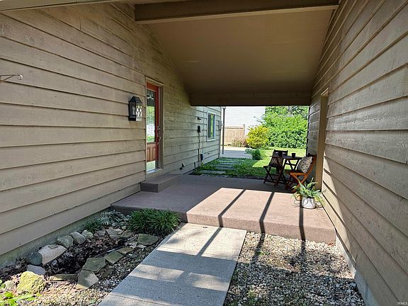 2nd image of 5201 N Leicester Dr