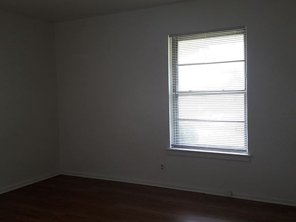 3rd image of 1427 Cove Dr