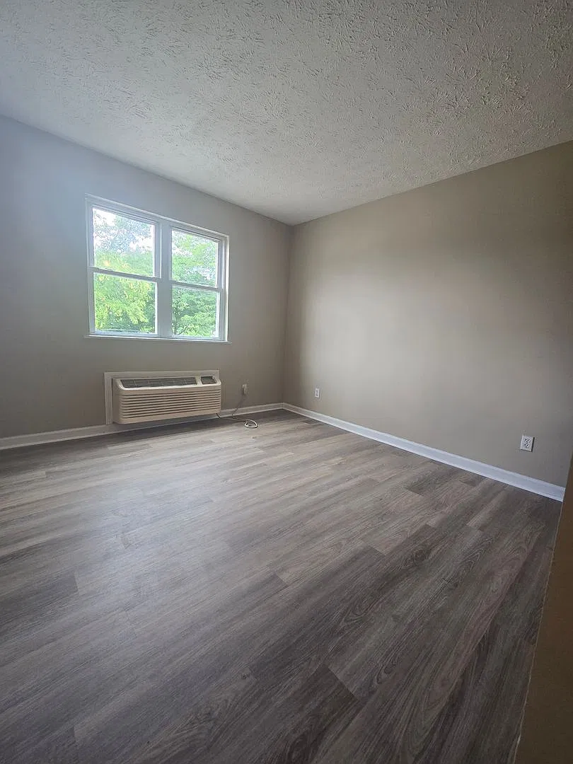 543 N. Maple Street — Photo 2