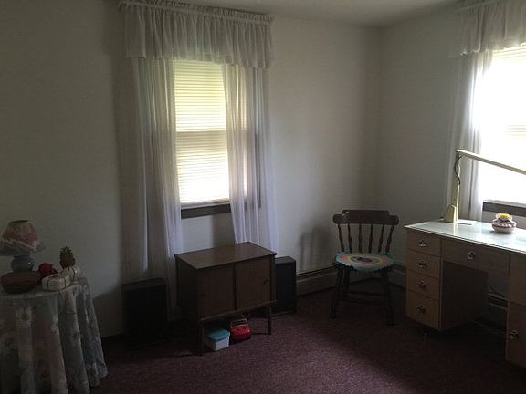 4th image of 1407 Superior St