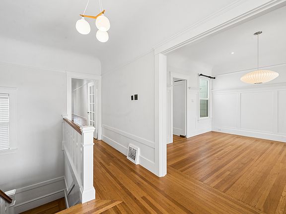 3rd image of 32 Clayton St