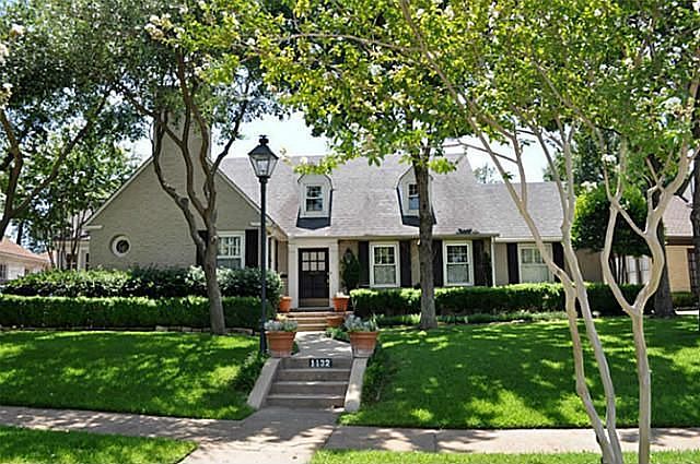 1st image of 1132 N Canterbury Ct