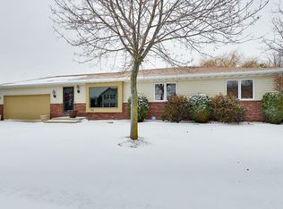 542 Overland Trl, Grafton, WI 53024