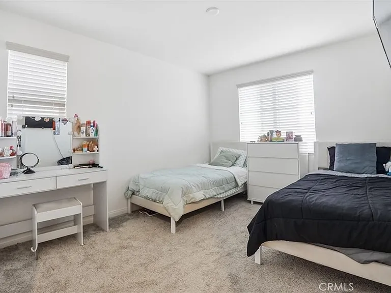 556 Enzo St — Photo 32