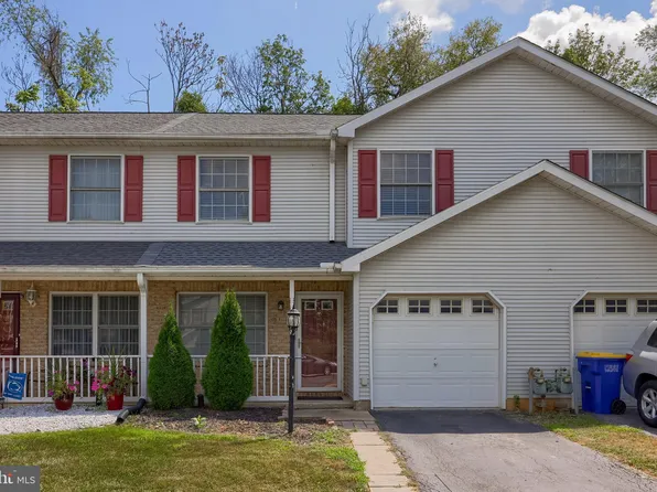 2878 Robin Rd, York, PA 17404