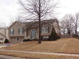 921 Cambridge Cir, Liberty, MO 64068
