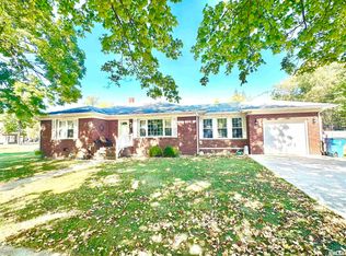 420 W 3rd St, Centralia, IL 62801
