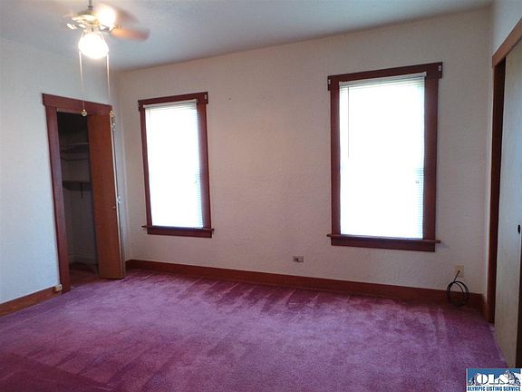 3rd image of 633 Georgiana St