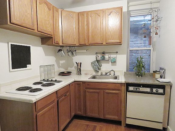 3rd image of 302 E 92nd St APT 4R