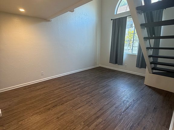 5th image of 305 Ladera St APT B