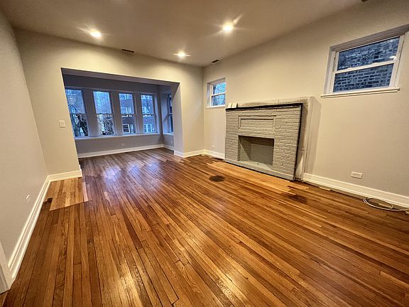Spacious living room and Sun room