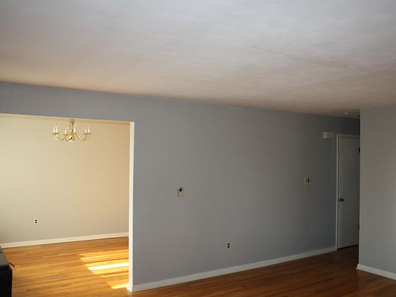 5th image of 127 S Walnut St APT 4