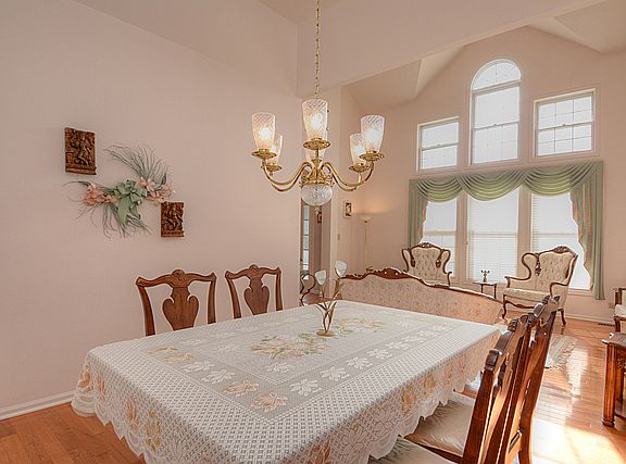 5th image of 189 Ashfield Ct