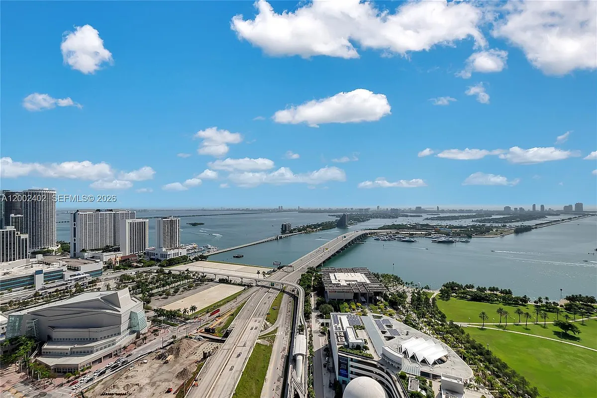 Building Photo - 1100 Biscayne Blvd #3901