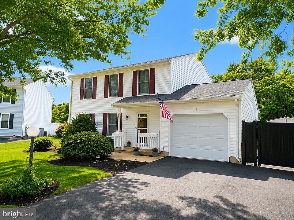 1st image of 13 Barons Ct