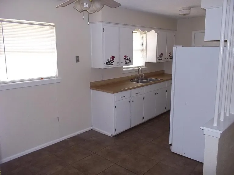 4210 NW Lindy Ave — Photo 4