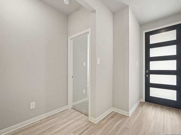 4th image of 11515 Mustang Grove