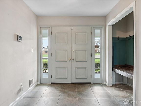 3rd image of 1608 N Breiel Blvd
