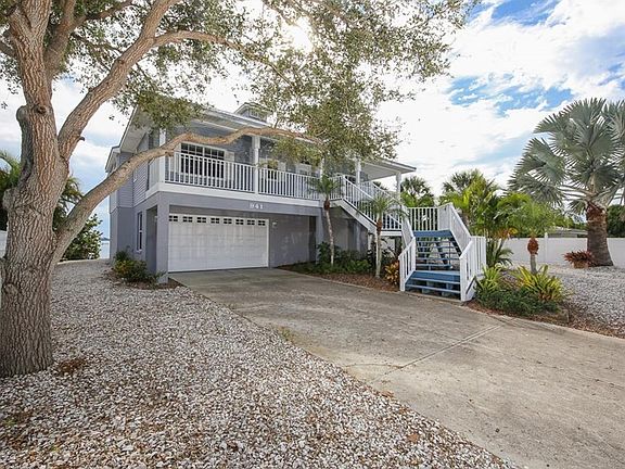 2nd image of 941 Suncrest Ln
