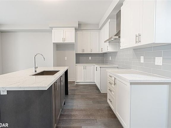 5th image of 25 Amsterdam Dr