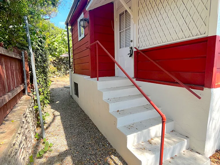 703 Manzanita Ave — Photo 36