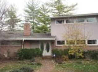 12 Far Hills Dr, Cincinnati, OH 45208