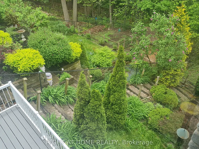 172 Lena Cres #2 — Photo 28