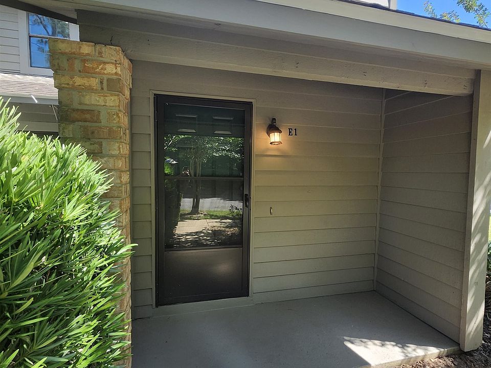 1st image of 389 Clubhouse Dr APT E1