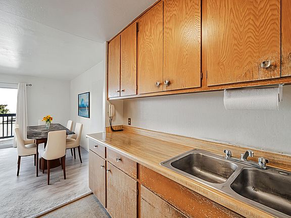 4th image of 1455 Laguna St APT 6