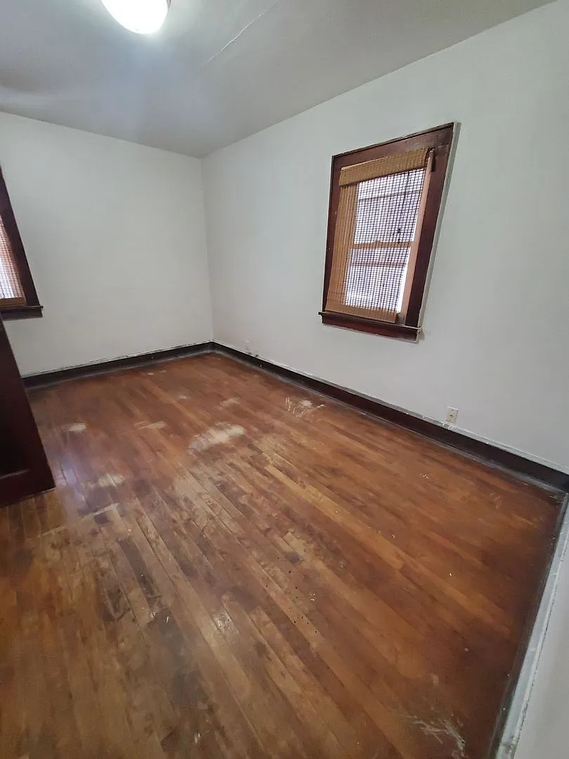 5 Bedroom Single Family — Photo 3