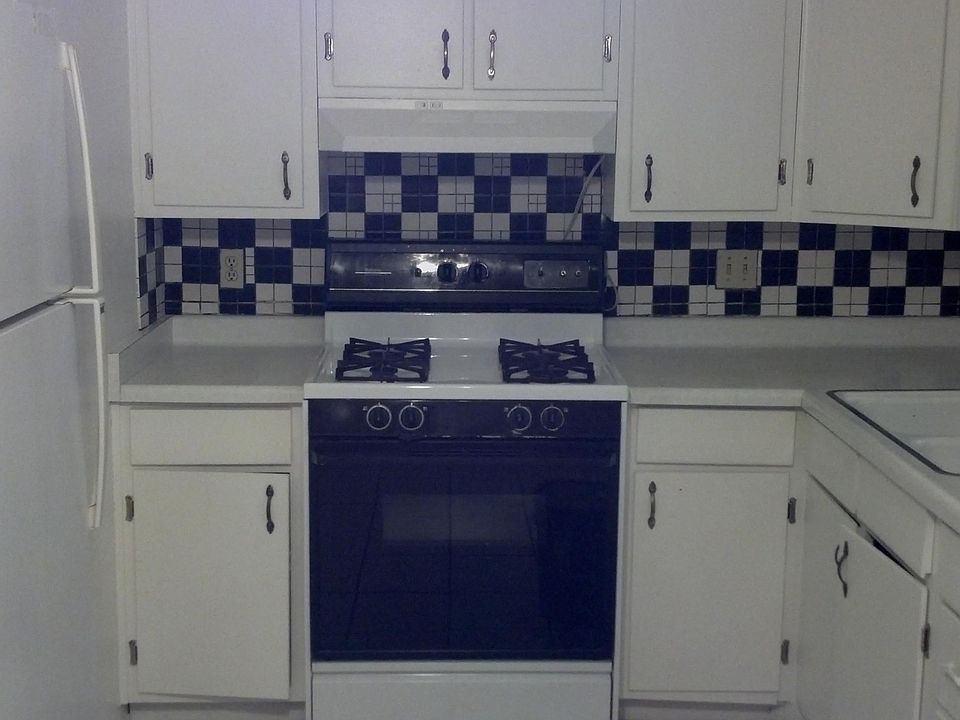 1st image of 1335 E Iowa Dr