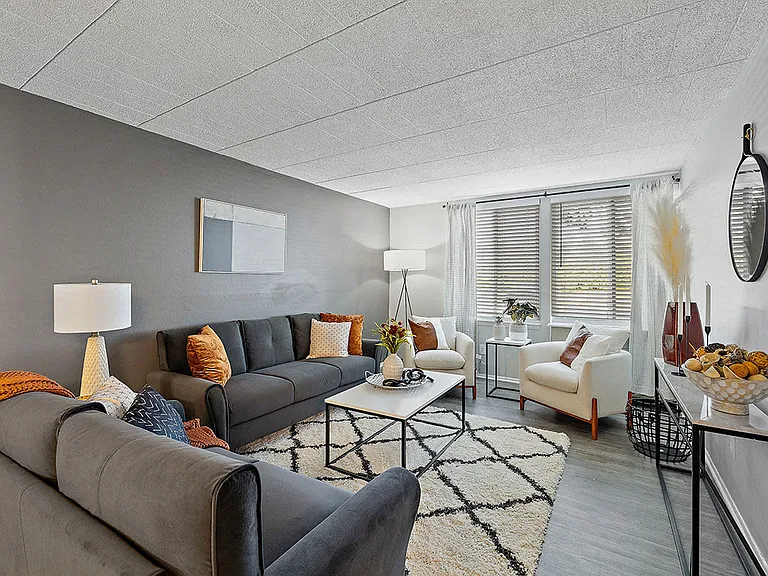 Southgate Apartments & Townhomes — Photo 9