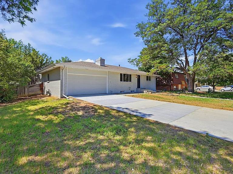 23 University Dr — Photo 4