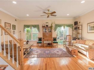 2 Chelsea Dr, Smithtown, NY 11787