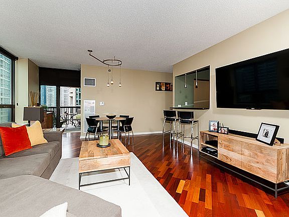 3rd image of 400 N La Salle Dr APT 1302