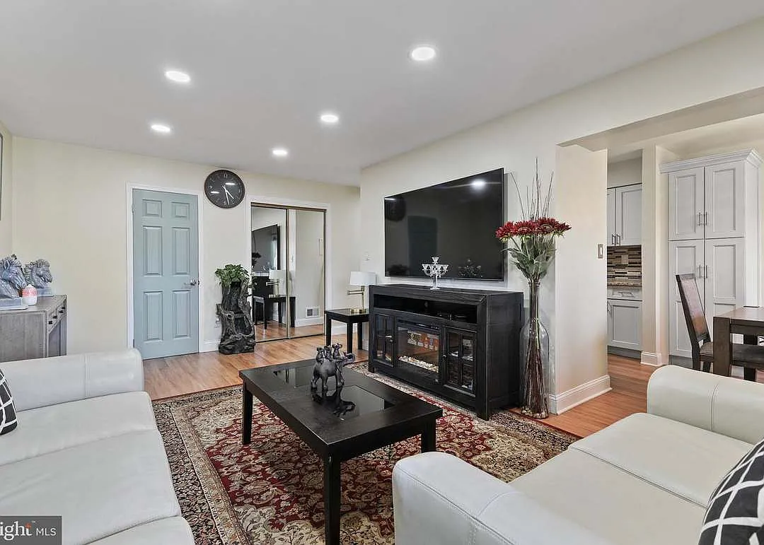 2 bed, 1215 sqft, $2,500 — Photo 1
